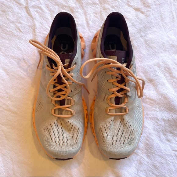On Running Cloud X | Running Training Shoes in Silver Almond | Size 7 - Picture 4 of 12